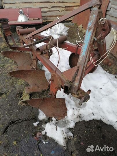 Плуг трехкорпусный