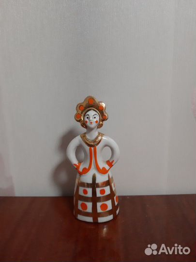 Фарфоровая статуэтка