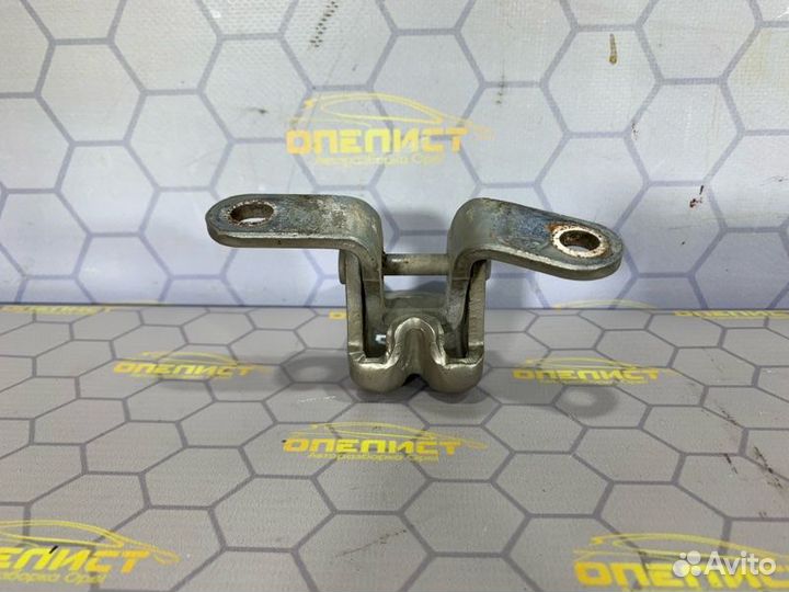 Петля двери нижняя передняя правая Opel Astra J