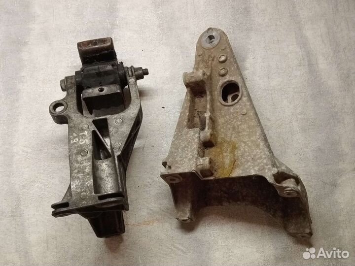 Кронштейн двигателя Фольксваген Транспортер Т5 09г