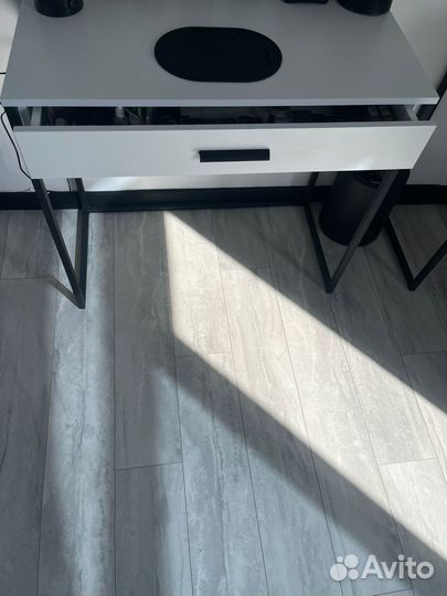 Продам стол