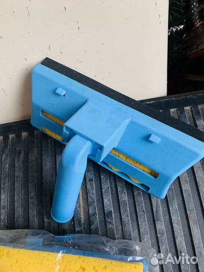 Водосгон с губкой и ручкой