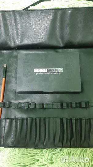 Профессиональные кисти и тени