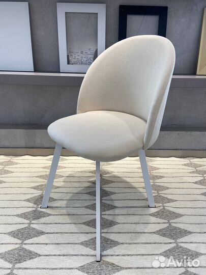 Стул для кухни на прямоугольных ножках