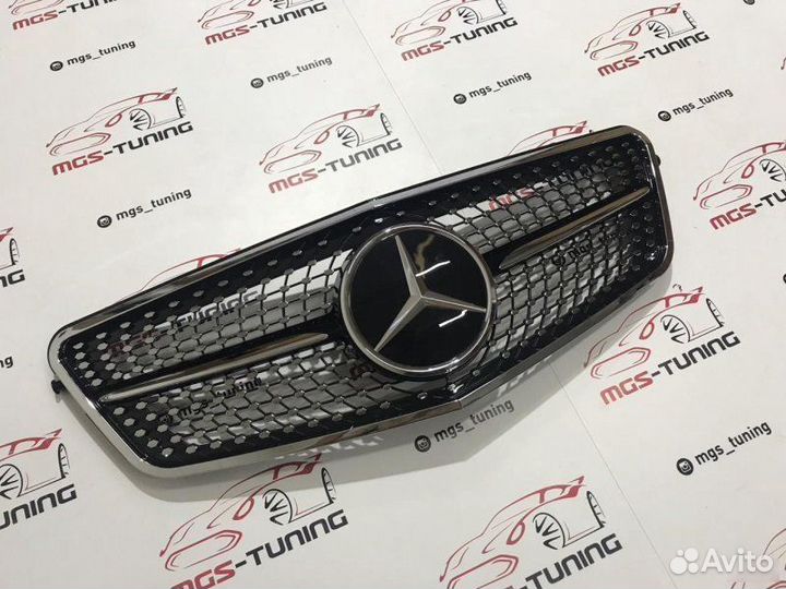 Решетка Mercedes Diamond W212 Black 09-12г Дистр