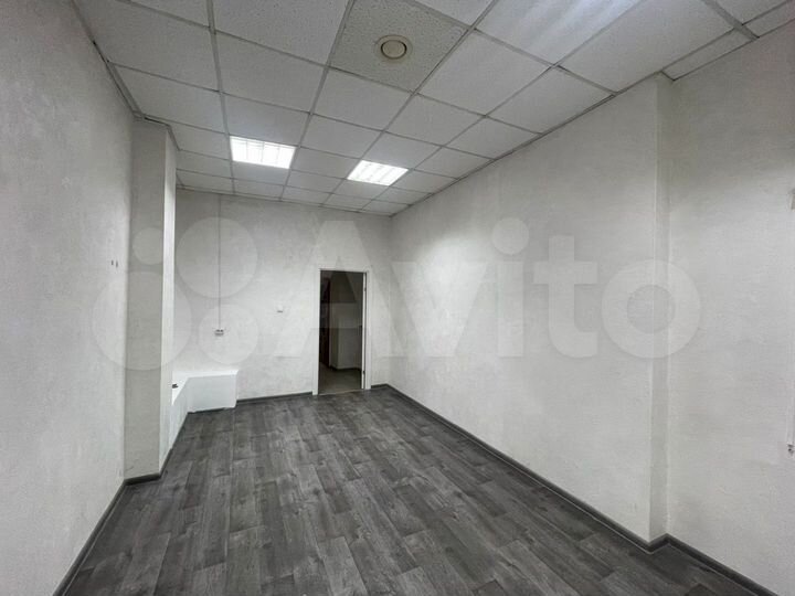 Офис в центре города, на 1-ом этаже, 97.2 м²