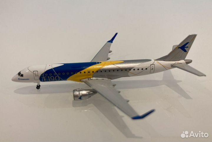 Модель самолета Embraer E190 от herpa