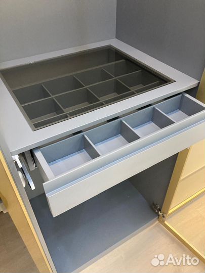 Шкаф распашной на заказ