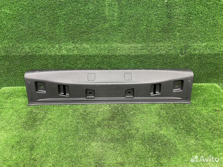 Накладка борта погрузочного пола BMW G30 F90 M5