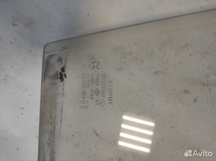 Стекло двери переднее правое toyota corona T190