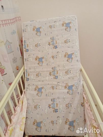 Детская Кровать с матрасом и постельным бельем