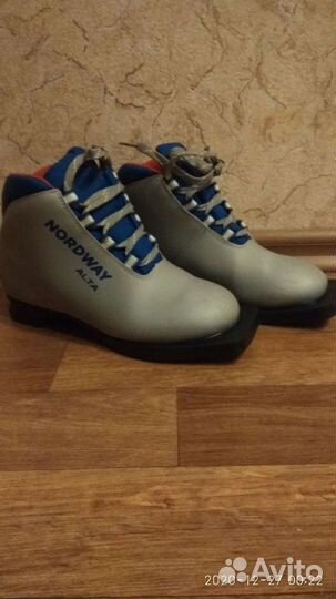 Лыжные ботинки