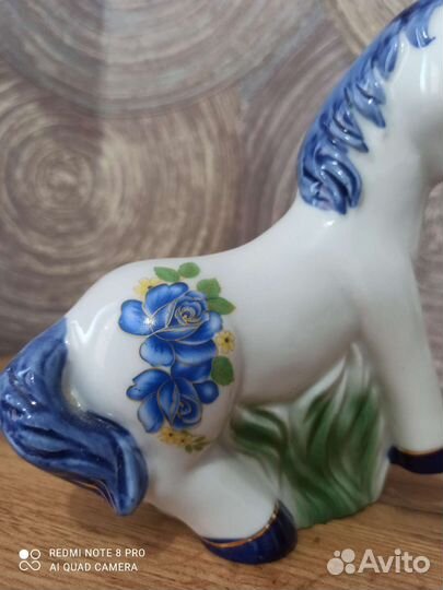 Статуэтка фарфор, лошадка