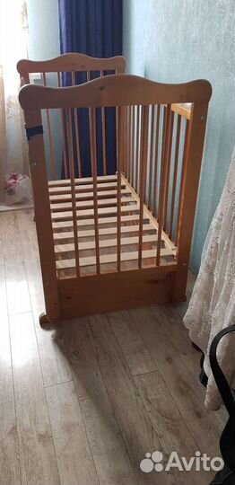 Кровать детская с маятником и матрасом