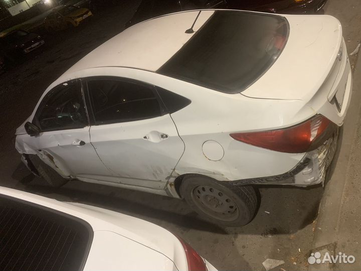 Hyundai Solaris 1.4 МТ, 2014, битый, 230 000 км