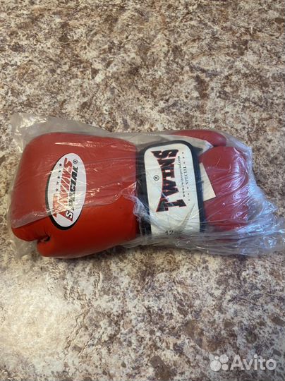 Боксерские перчатки Twins 12