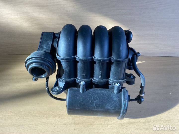 Коллектор впускной Audi A4 B7 2.0 ALT