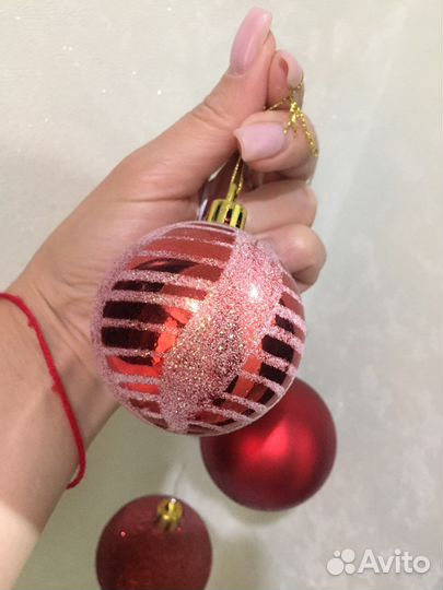 Елочные шары красные