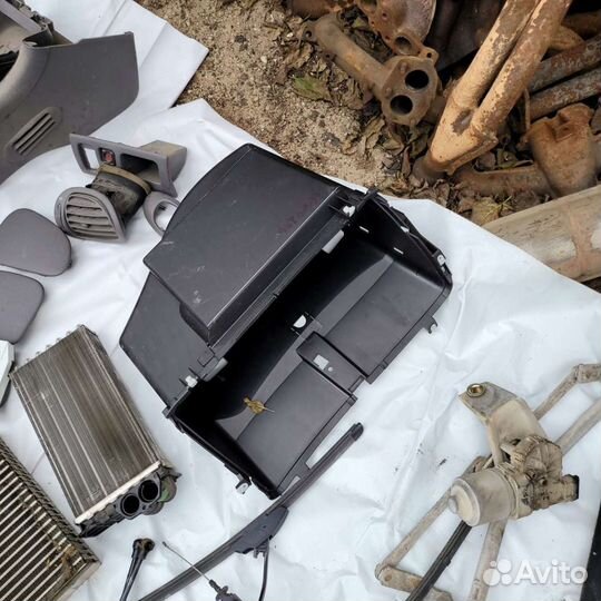 Крышка бордочка на пежо 206