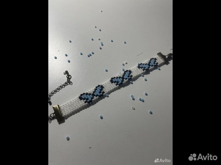 Украшения и брелки из бисера