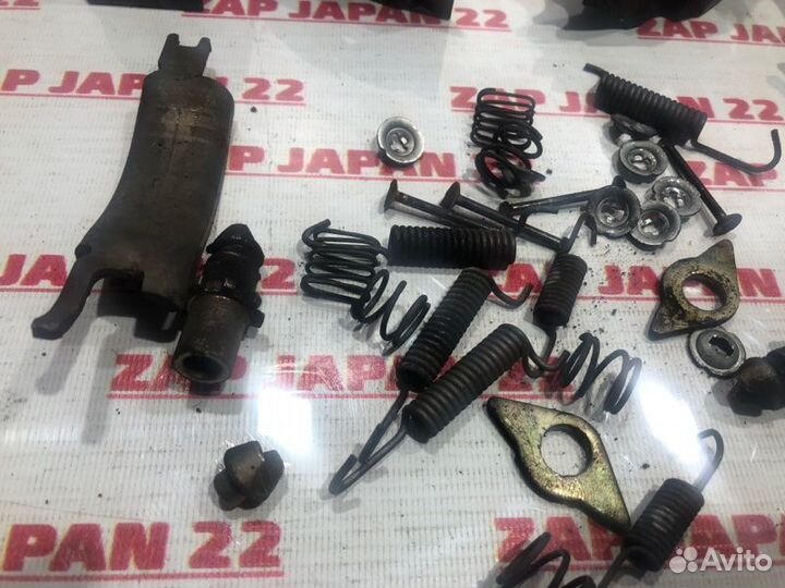 Механизм стояночного тормоза Mitsubishi Challenger