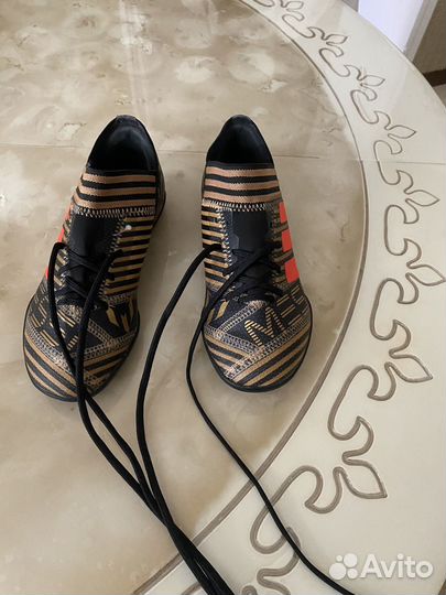 Футбольные бутсы adidas