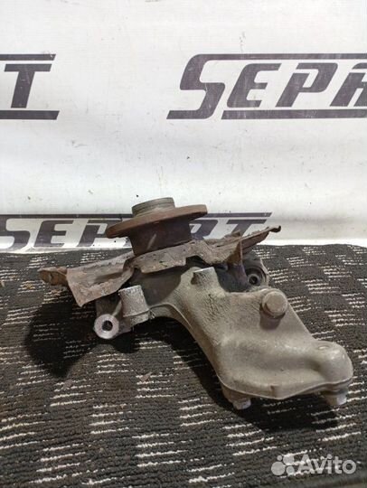 Кулак поворотный задний левый Volkswagen Passat B8