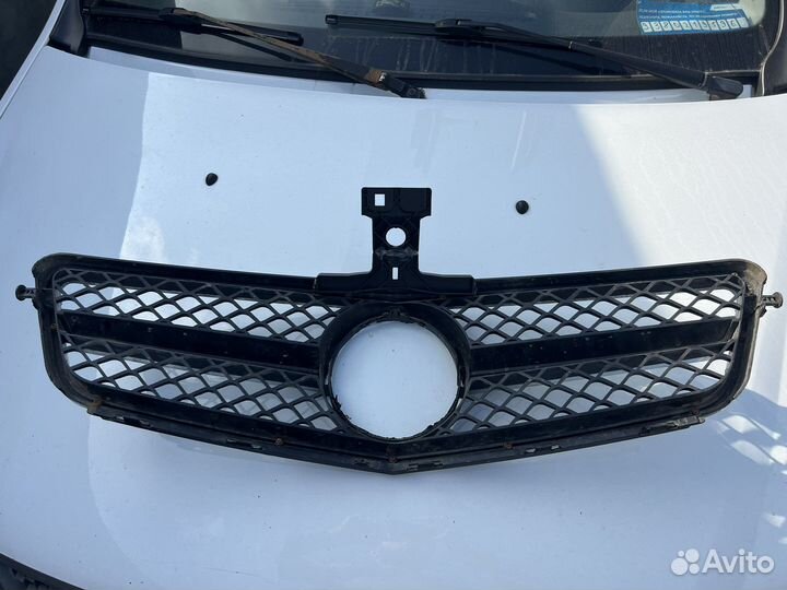 Решетка радиатора mercedes c204