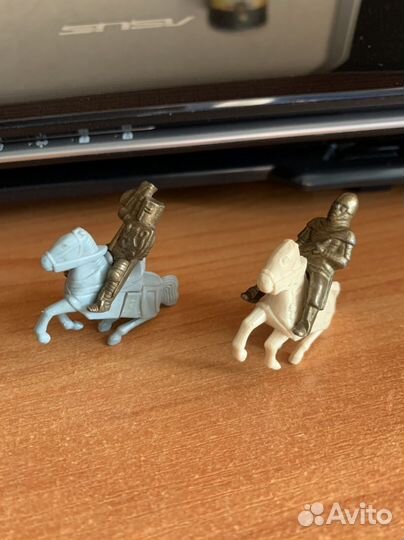 Фигурки из Киндер сюрприза 90х