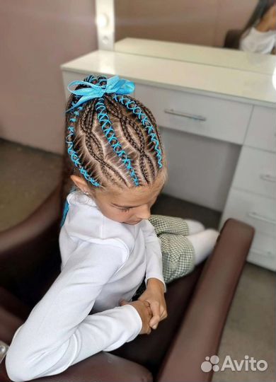 Афрокосы, d.e. косы, афрокудри, брейды