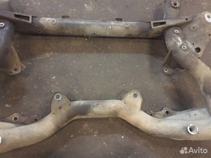 Подрамник двигателя Mercedes-Benz W204 C-classe 2