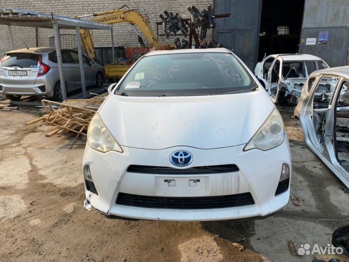 Лобовое стекло Toyota Aqua NHP10 1NZ-FXE 2012