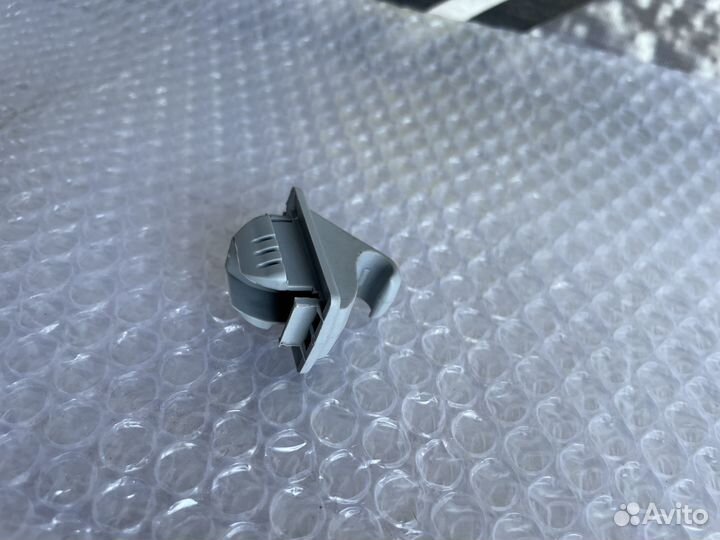 Крючок солнцезащитного козырька Colt Кольт Z3