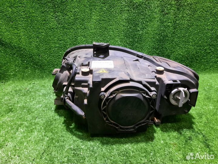 Фара передняя правая Audi A4 8E B7 BGB (2.0T)