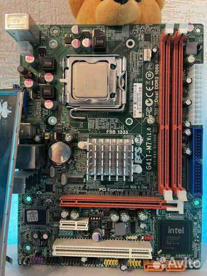 Материнская плата 775 на ddr3 g41t-m7 +Q8400