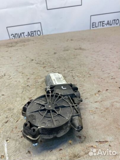 Моторчик стеклоподъемника передний левый Kia Rio 3