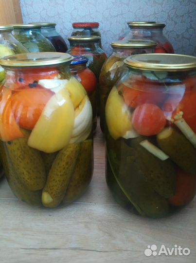Варенье, соленые огурцы, соленья, сухофрукты