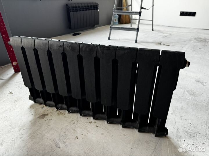Черный радиатор Royal Thermo BiLiner 350 VDR