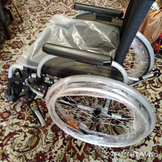 Кресло коляска для инвалидов