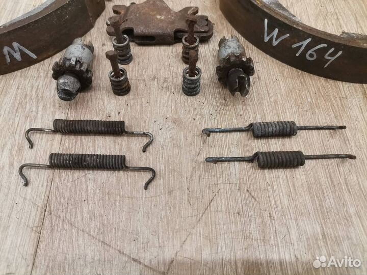 Колодки стояночного тормоза Mercedes W164 ML 164