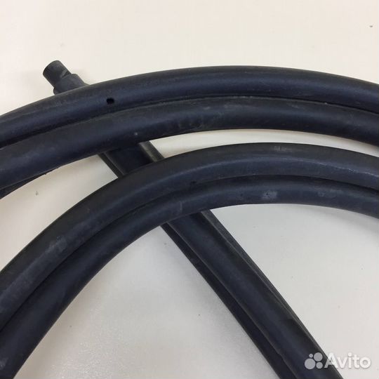 Уплотнитель багажника Nissan Terrano D10 2014