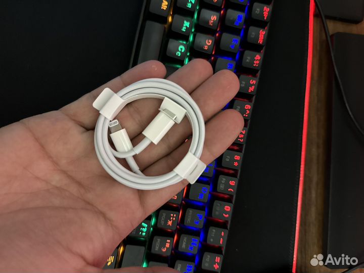 Оригинальный зарядник iPhone 14 pro