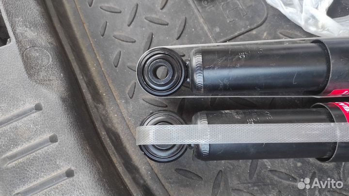 Амортизаторы на nissan pathfinder 349112