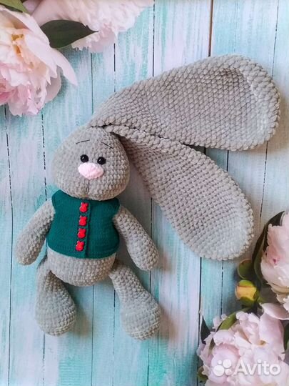 Вязаная игрушка Зайчик