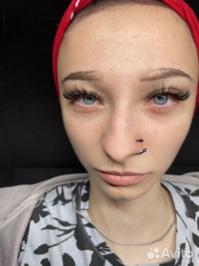 Модель на наращивание ресниц