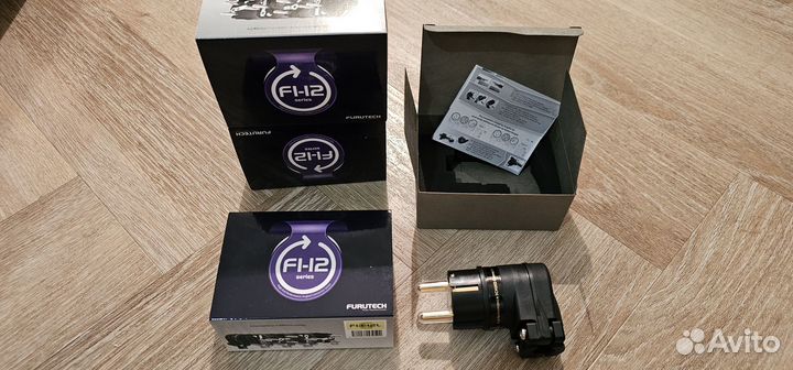 Угловой сетевой коннектор Furutech Fi-e12L (G)