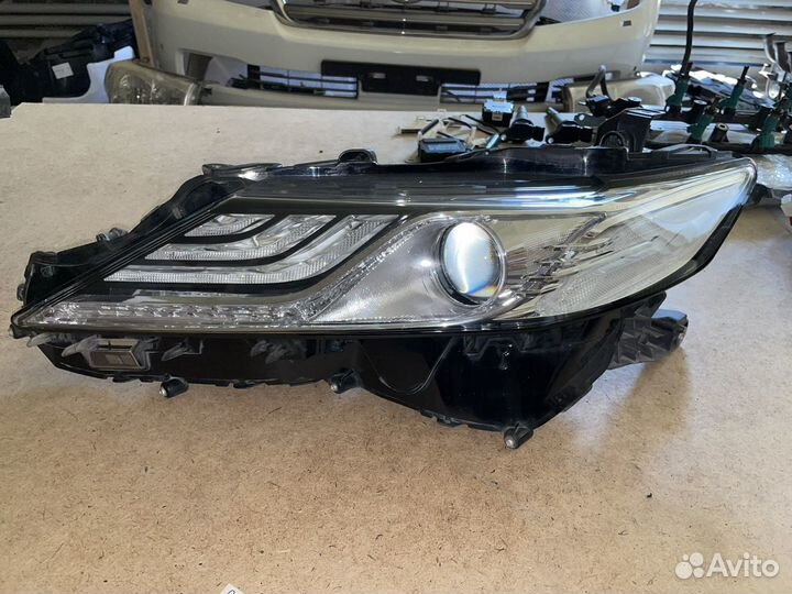Фары toyota camry v70 оригинал