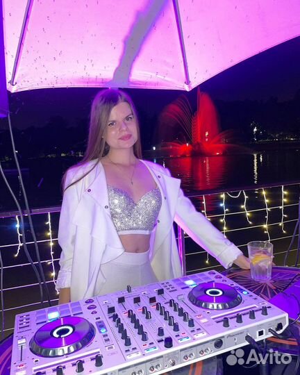 Диджей девушка