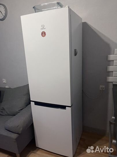 Холодильник indesit