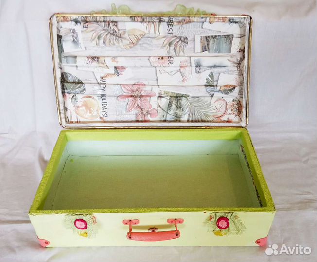 Чемодан и клетка декоративные